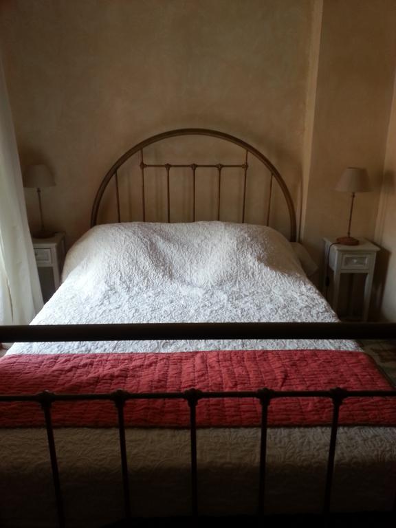 Le Patio Des Cigales Bed & Breakfast Roquefort-des-Corbières Oda fotoğraf